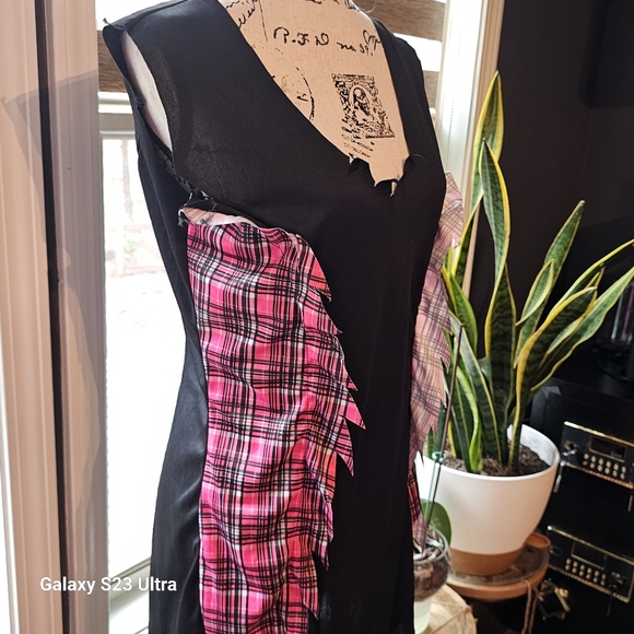 Red and Black She Wolf Costume Size Large - Picture 8 of 8